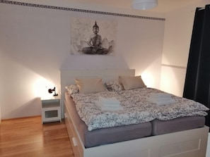 3 slaapkamers, een bureau, geluiddichte muren, wifi