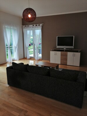 TV - 140 m² apartment surrounded by nature (Puchberg am Schneeberg)
