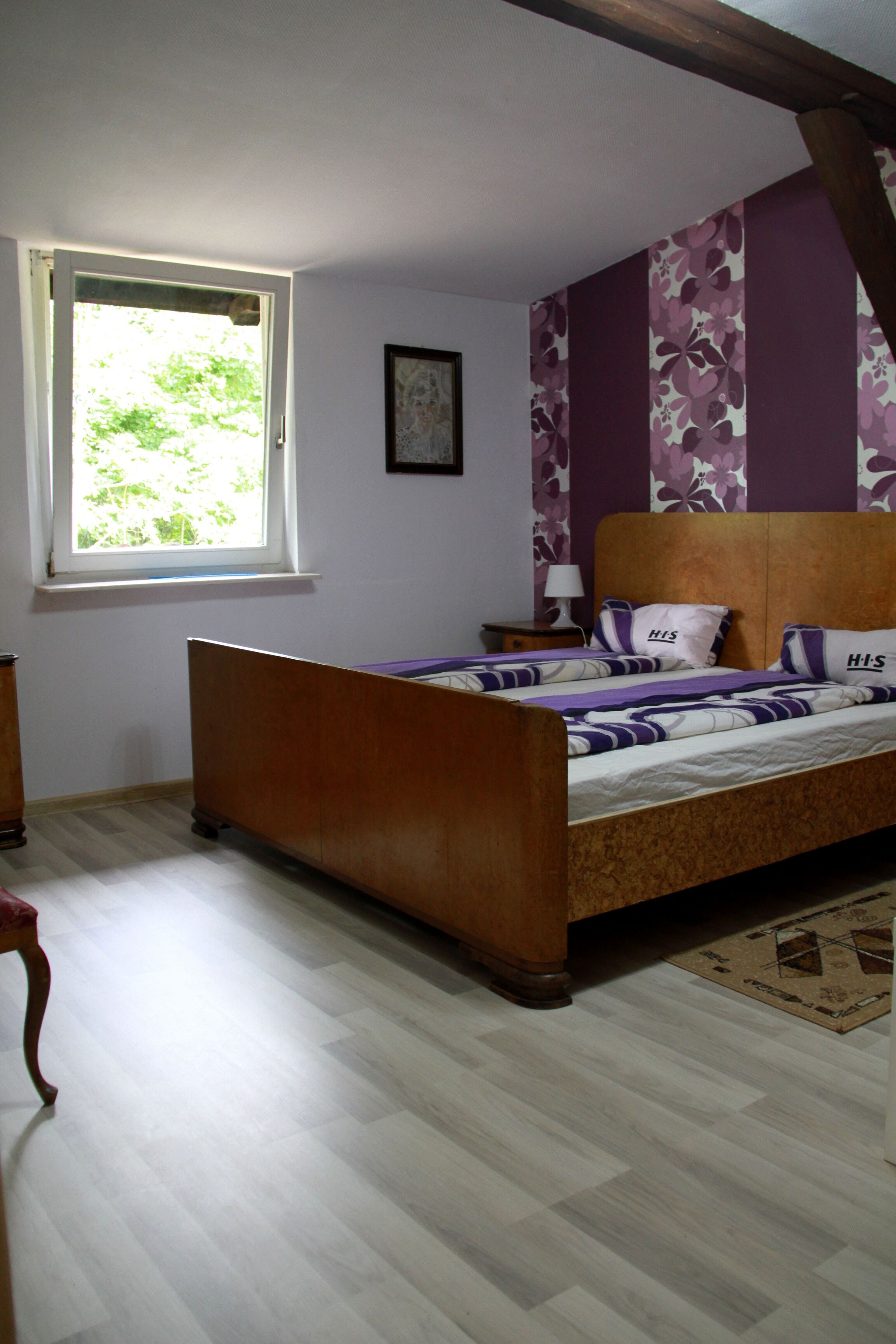 5 chambres, coffres-forts dans les chambres, bureau