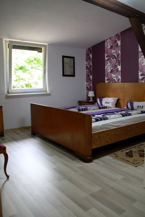 5 bedrooms, in-room safe, desk, iron/ironing board