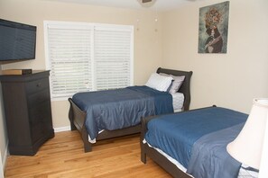 5 bedrooms, iron/ironing board, free WiFi, bed sheets