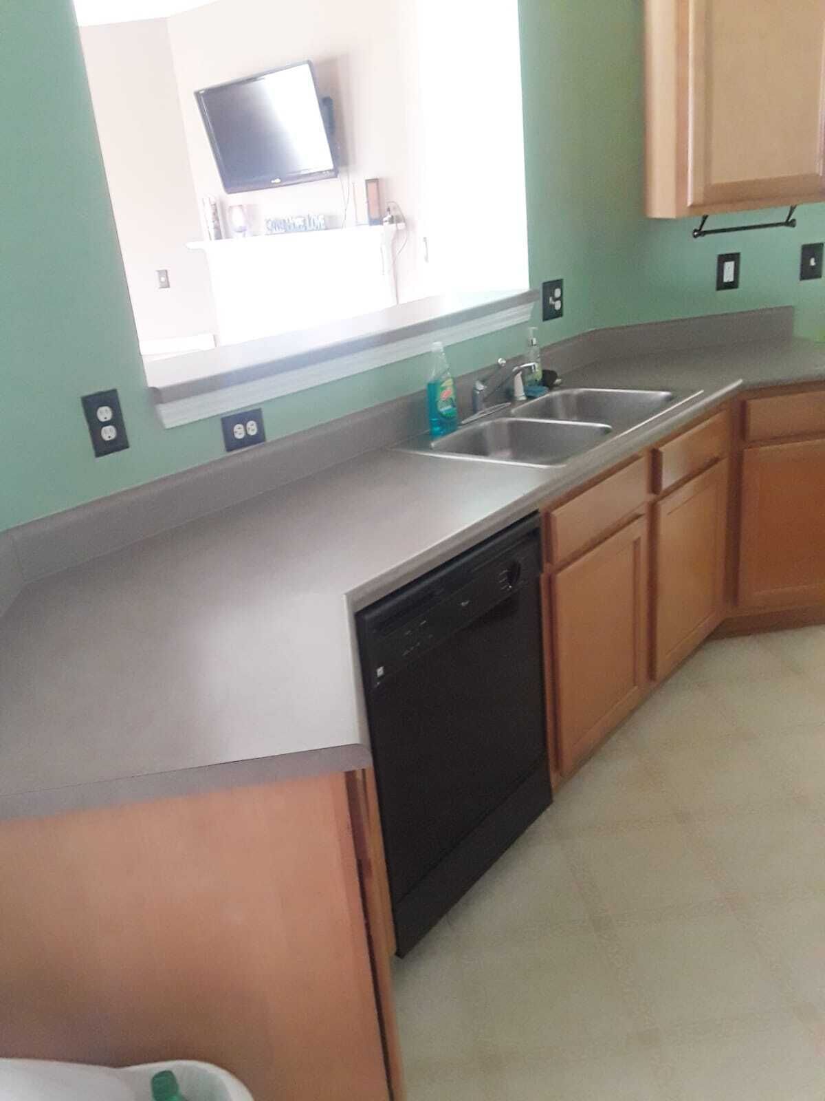 Fridge, microwave, dishwasher, coffee/tea maker