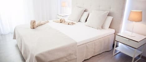 3 bedrooms, iron/ironing board, travel cot, free WiFi