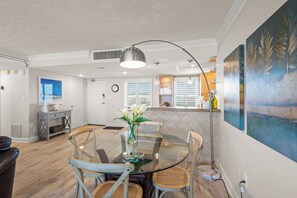 Dining - Crystal Sands Tower Unit 609 - Beachfront (Siesta Key)