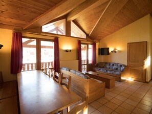 TV - Spacious 10-12 Pers Duplex, Near Slopes, Balcony, WiFi, Sauna, Fitness, Val-Cenis, France (Lanslevillard)