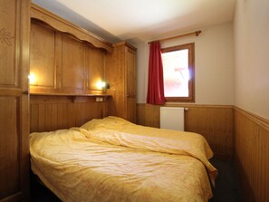 4 bedrooms, free WiFi - Spacious 10-12 Pers Duplex, Near Slopes, Balcony, WiFi, Sauna, Fitness, Val-Cenis, France (Lanslevillard)