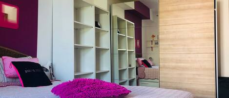 1 chambre, fer et planche à repasser, Wi-Fi, draps fournis