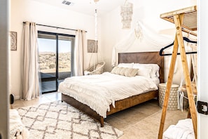 4 室のベッドルーム、アイロン / アイロン台、WiFi (無料)、ベッドシーツ