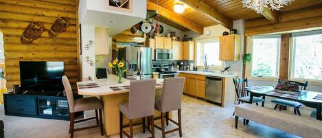 冷蔵庫、電子レンジ、オーブン、コンロ