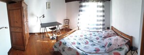 3 quartos, escrivaninha, ferros/tábuas de passar roupa, Wi-Fi