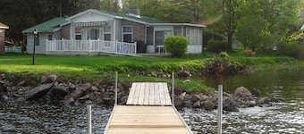 Waterfront Cottage på Calabogie Lake!