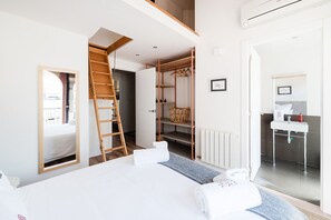 3 chambres, chambres insonorisées, fer et planche à repasser