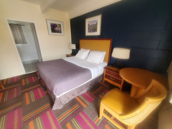 Zimmer, 1 King-Bett | Kostenloses WLAN, Bettwäsche