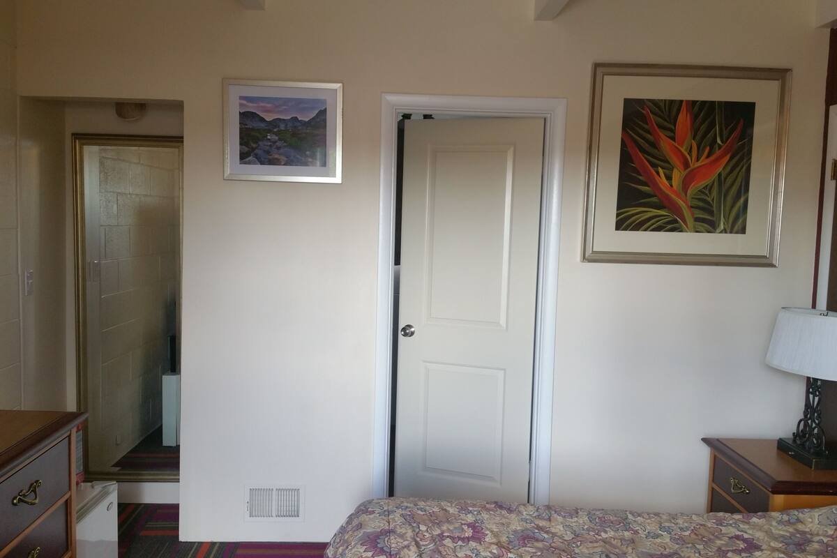 Room, 1 Queen Bed | WiFi (free), bed sheets