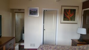 Room, 1 Queen Bed | Free WiFi, bed sheets - Thunder Bird Motel (Mountain Home)