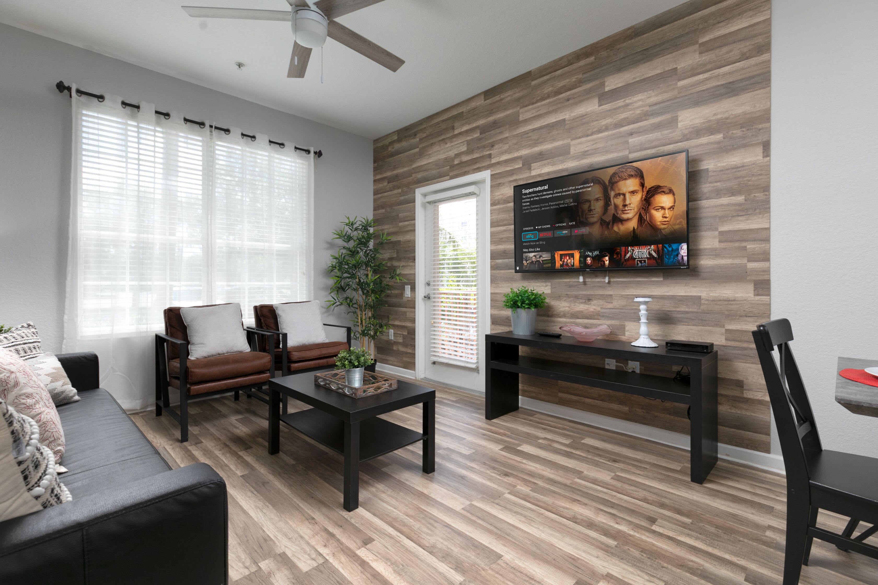 TV connectée, jeux vidéo, baby-foot, table de tennis de table