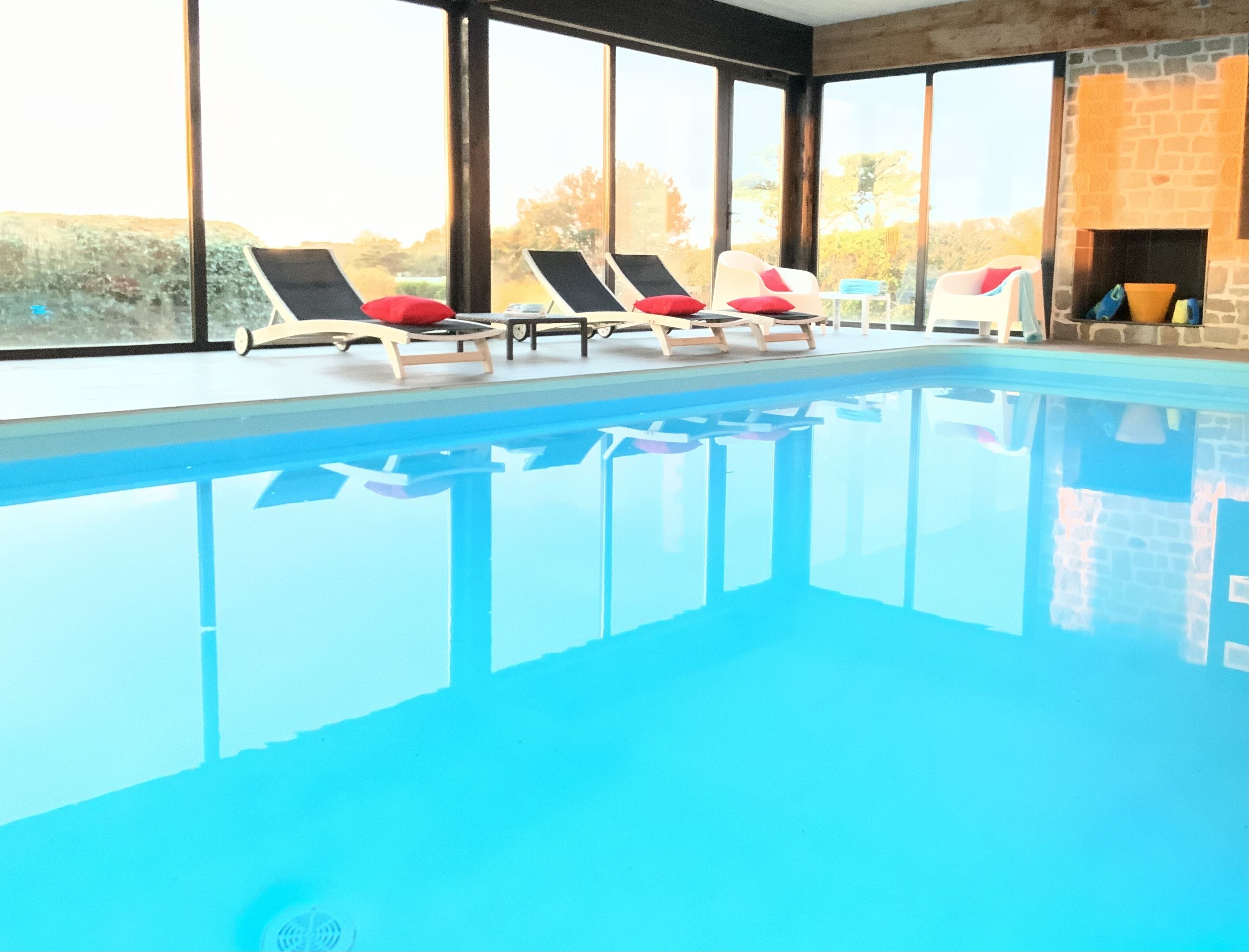 Alberca techada y alberca climatizada