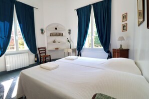 5 slaapkamers, een strijkplank/strijkijzer, reisbedje, gratis wifi