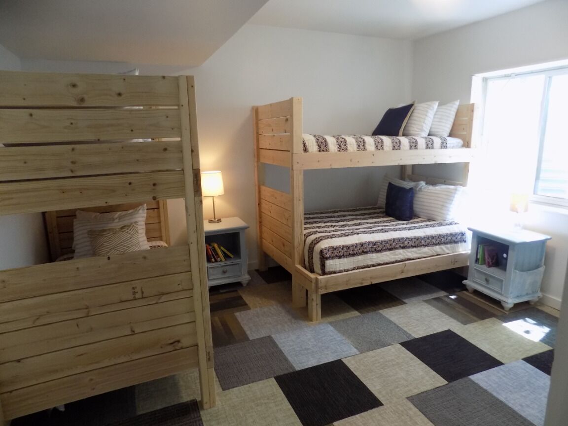 7 bedrooms, WiFi, bed sheets