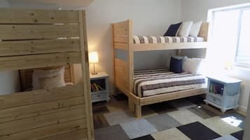 7 bedrooms, WiFi, bed sheets