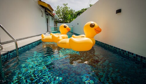 Private swimming pool + BBQ area in Malacca town area [DH Cultural Villa 1]