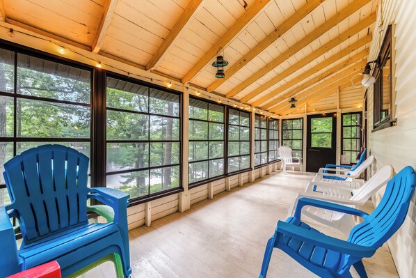 Interior -  Cottage Lake House! (Waupaca)