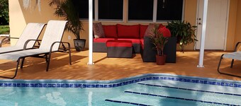 ParadisePlace  (4bdm/3 brm W/Hot Tub & Jacuzzi