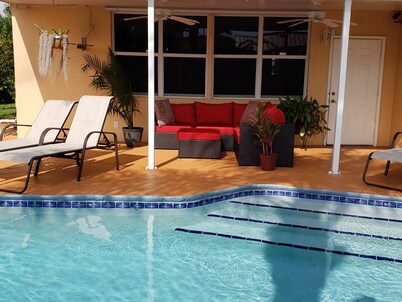 ParadisePlace  (4bdm/3 brm W/Hot Tub & Jacuzzi
