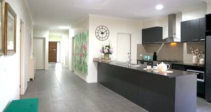 Luxury 9 BRM House in Melbourne