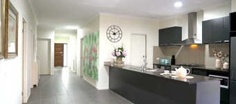 Luxury 9 BRM House in Melbourne