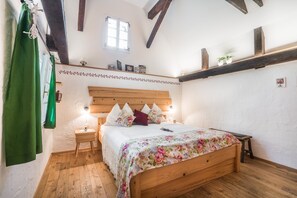 3 makuuhuonetta, silitysrauta/-lauta, ilmainen Wi-Fi, vuodevaatteet