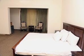 Standard Double Room, 1 Double Bed | In-room safe, desk, free WiFi, bed sheets - Swiss Cottage (Islamabad)