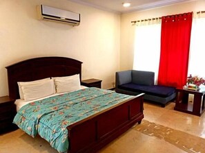 In-room safe, desk, free WiFi, bed sheets