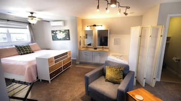 3 habitaciones, escritorio, tabla de planchar con plancha y wifi