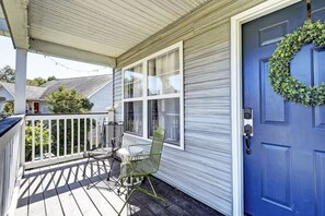 Unclassified image, 2 of 77, button