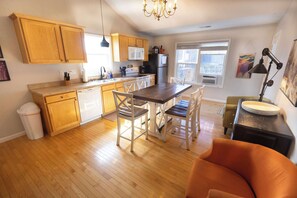 Unclassified image, 3 of 77, button