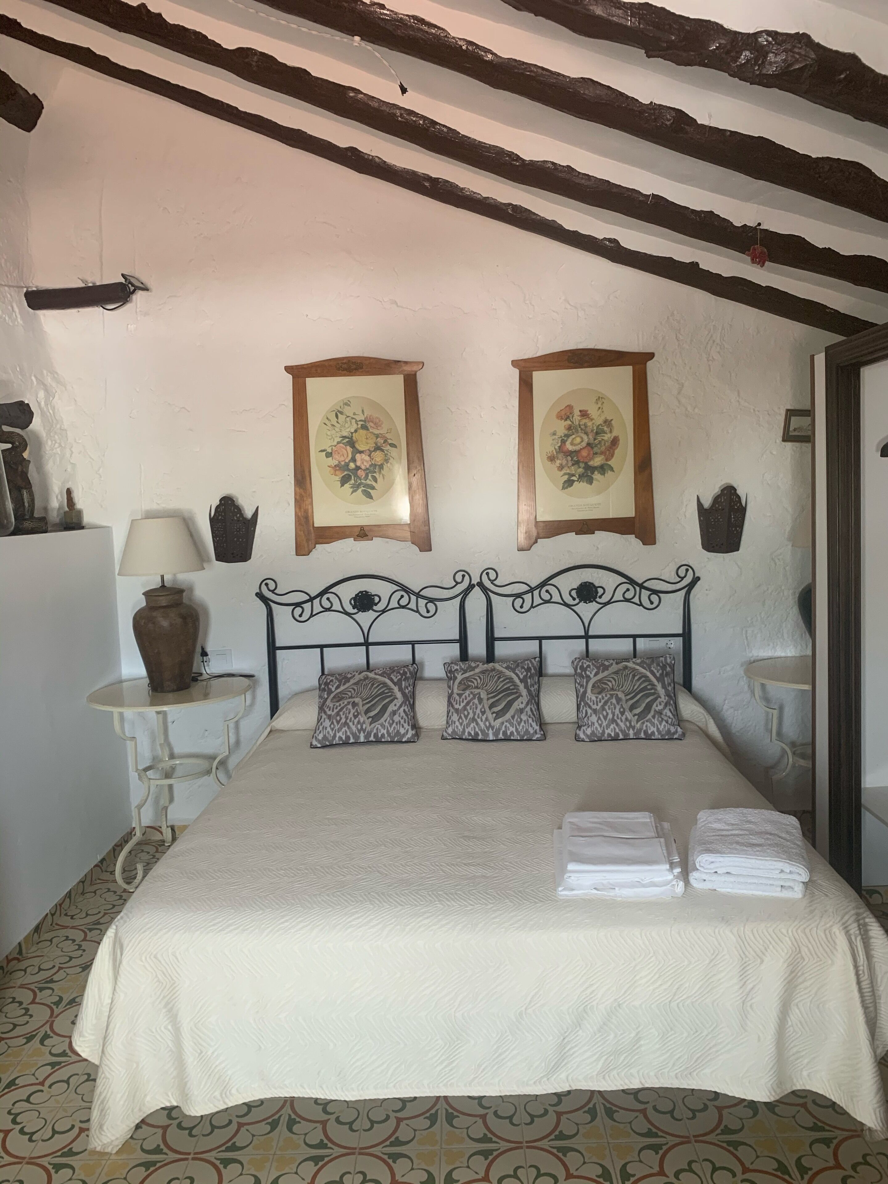 7 chambres, fer et planche à repasser, Wi-Fi gratuit, draps fournis