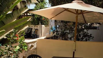 Romantic House, 1 Double Bed, Pool View, Beachside (Mango) | Terrace/patio