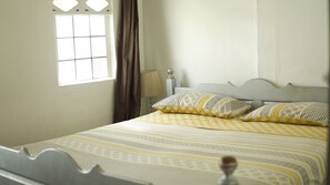 Family House, 2 Bedrooms, Pool View, Beachside (Monkey)