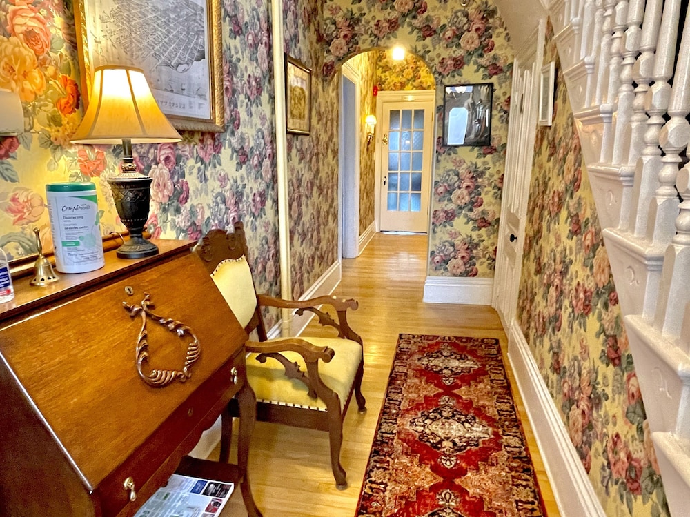 Charlotte's Rose Inn by null