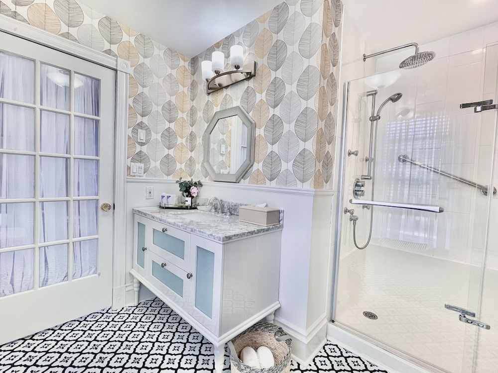 Charlotte's Rose Inn by null