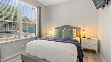 3 slaapkamers, een strijkplank/strijkijzer, wifi, beddengoed