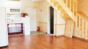 Maisonette (Yet-Sa-Rang) | Wohnbereich | Flachbildfernseher