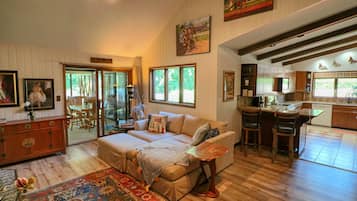 Smart TV, fireplace, DVD player, ping pong