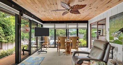 Year-Round Private HEATED INDOOR POOL & SPA. Location between Lake, Track, Golf