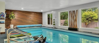 Private Indoor Pool & Spa. Located Golf, Track & Lake in Saratoga Springs