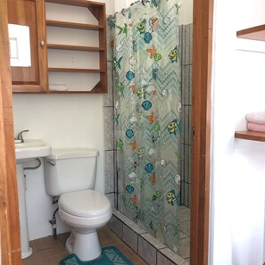 Comfort-Haus, 2 Schlafzimmer | Badezimmer | Seife, Toilettenpapier
