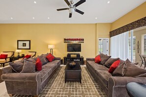 TV, stereo - Windsor Charm - 4 Bedroom Pool Home in Windsor Hills (Kissimmee)