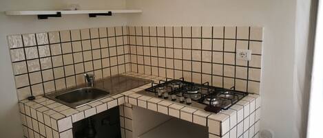 Réfrigérateur, cafetière/bouilloire