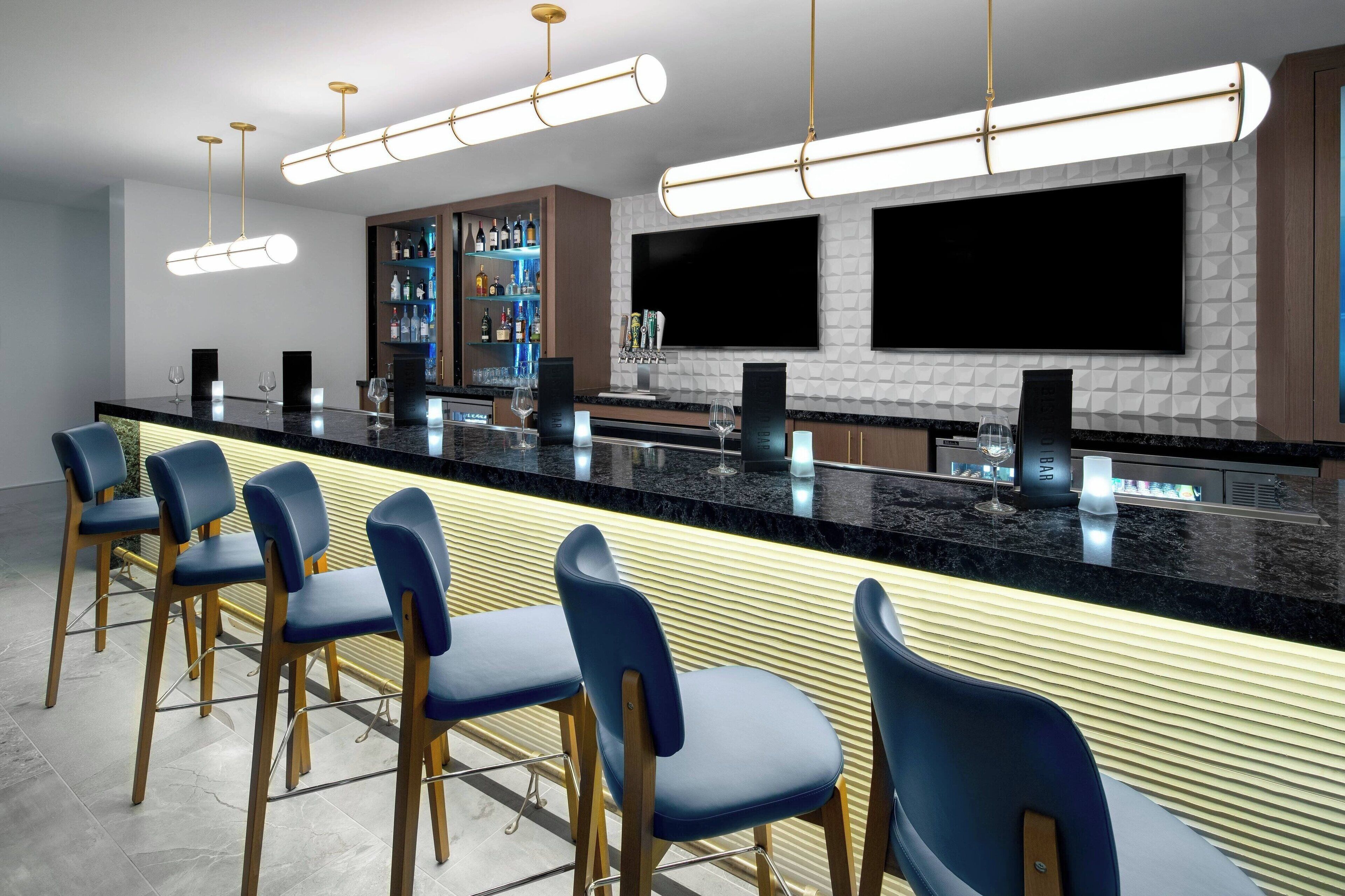2 bars/lounges, poolside bar